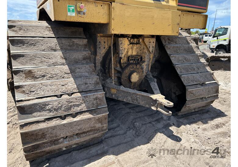 caption 2011 Caterpillar D6R LGP Dozer