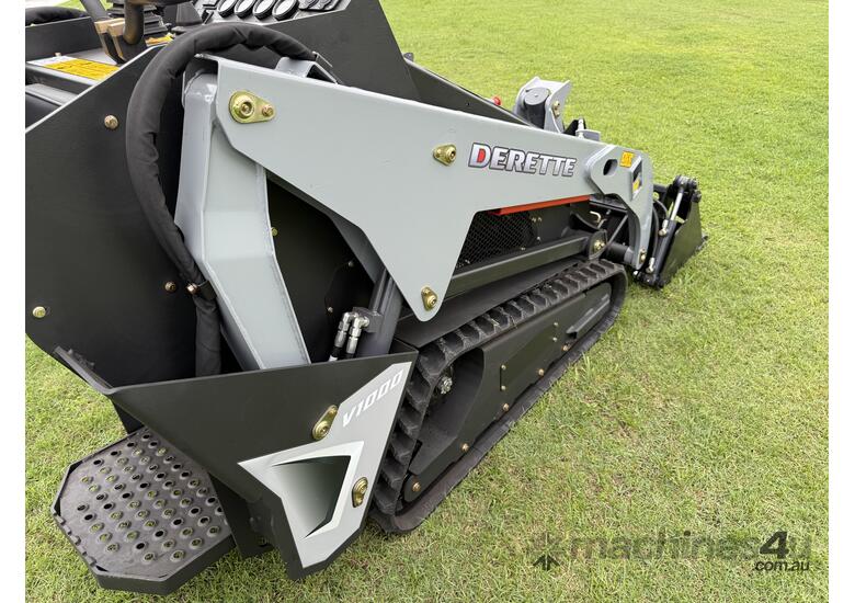 Derette V1000 Mini Loader, 25HP Perkins 403J Diesel Engine, Tracks, High-flow, 450kg Lift Capacity