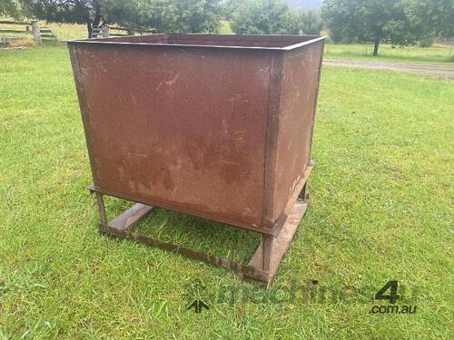 caption Fertiliser or Feed Bin