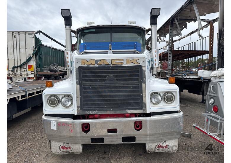 caption 2004 Mack CLS Trident Tipper