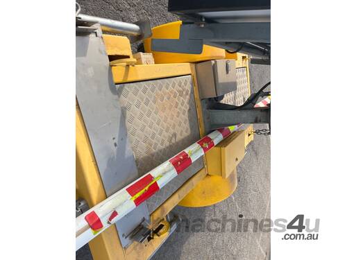 caption 2017 Hilton Manufacturing Traffic Lights (Trailer Mounted)
