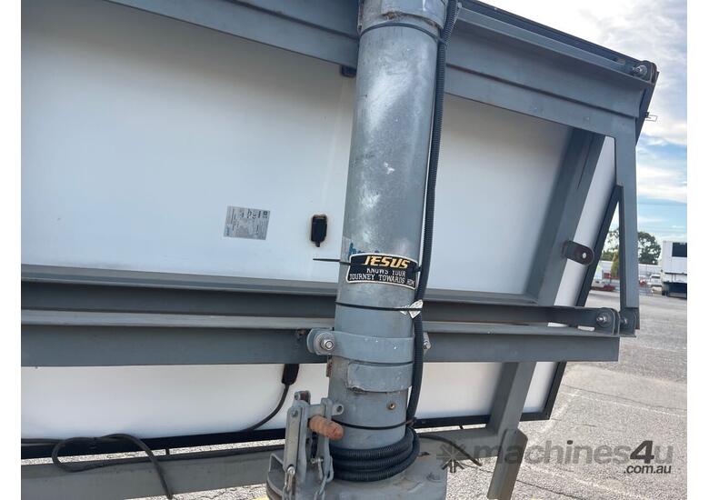 caption 2017 Hilton Manufacturing Traffic Lights (Trailer Mounted)