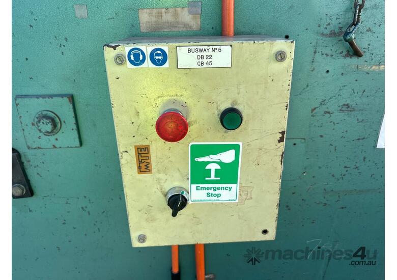 caption GUILLOTINE METAL CUTTING