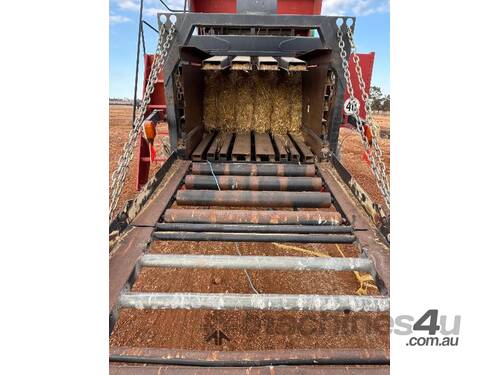 caption 1998 New Holland D120 Large Square Baler