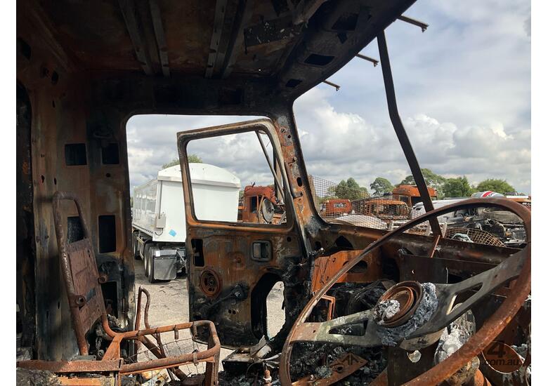 caption 2004 Western Star Constellation Tipper