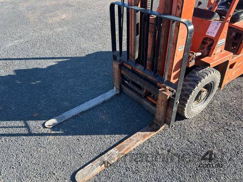 caption Komatsu FG25 Forklift