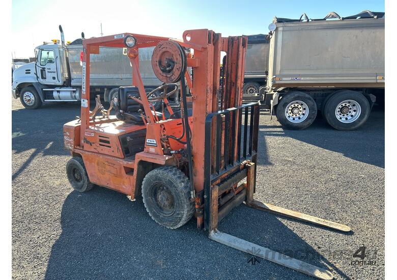 caption Komatsu FG25 Forklift
