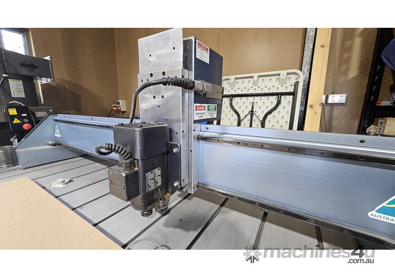 Multicam MCII-S CNC Flatbed Router + Woodman Cyclonic Dust Extractor – Light Hobby Use Only