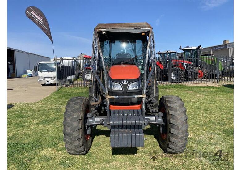 caption Kubota M9540 MFWD