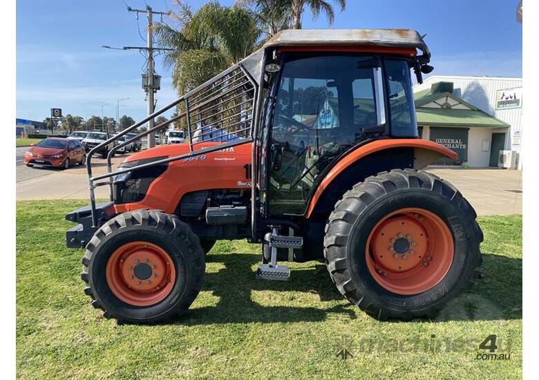 caption Kubota M9540 MFWD