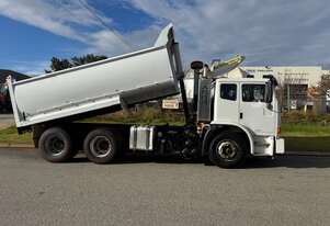Truck Tipper Iveco Acco 2013 101186km 2 way tail gate Auto 1ISW335 SN1780