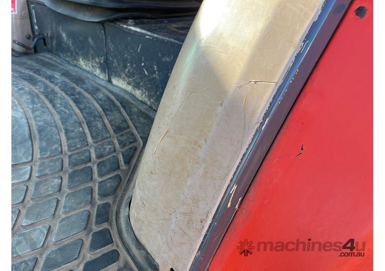 caption 2019 Kubota M9540DHC 4x4 Tractor