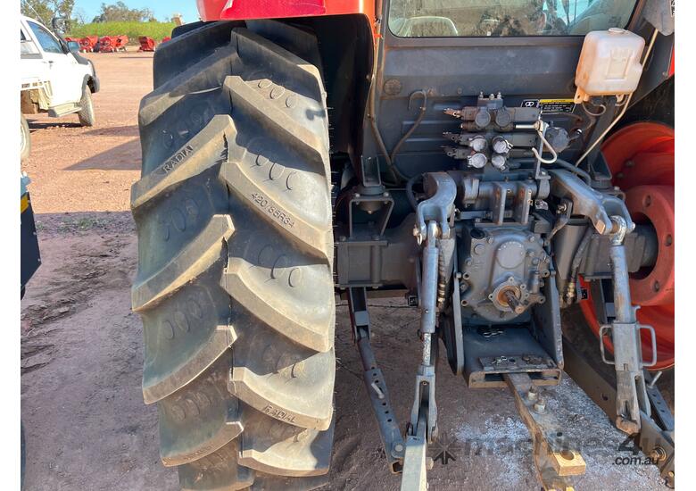 caption 2019 Kubota M9540DHC 4x4 Tractor