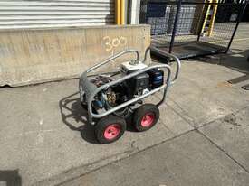 1 x Aussie Pumps Honda Powered Pressure Washer - picture0' - Click to enlarge