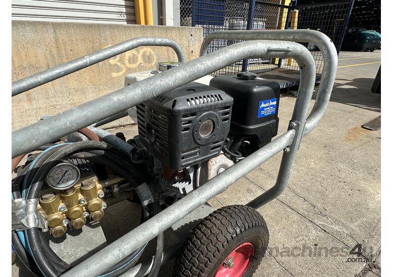 caption 1 x Aussie Pumps Honda Powered Pressure Washer
