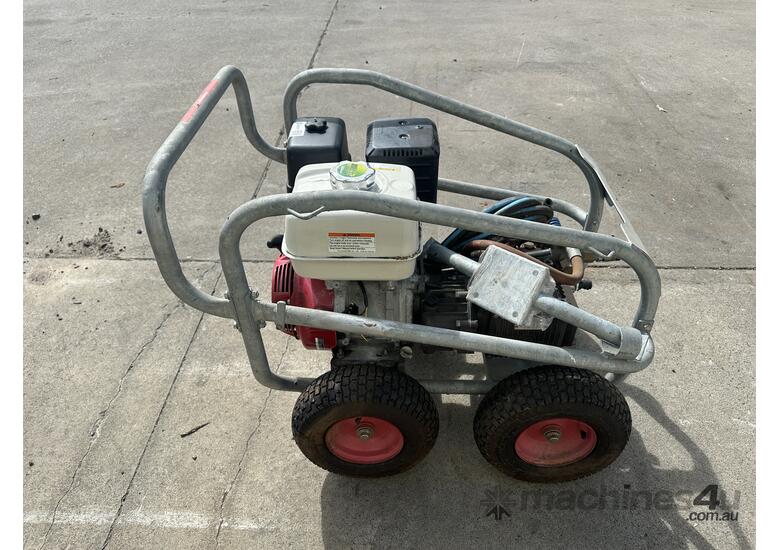 caption 1 x Aussie Pumps Honda Powered Pressure Washer