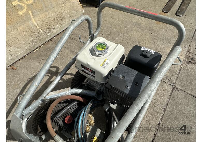 caption 1 x Aussie Pumps Honda Powered Pressure Washer
