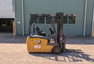 CAT 1.37T Electric Counterbalance Forklift | 4.7m Lift Height | Low Hours