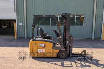 CAT 1.37T Electric Counterbalance Forklift | 4.7m Lift Height | Low Hours
