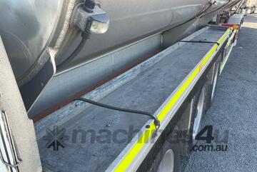 2010 Marshall Lethlean MLLWTA21TWTE Tri Axle Fuel Tanker Combination