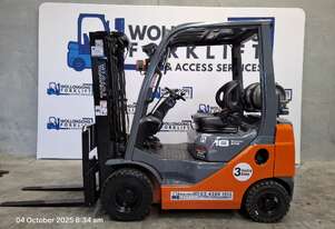 Wollongong Forklift: 2018 Toyota 1.8T, LPG, 3-Stage Container Mast, 4.3m Lift!