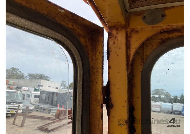 caption 1989 Volvo 861 Articulated Dump Truck