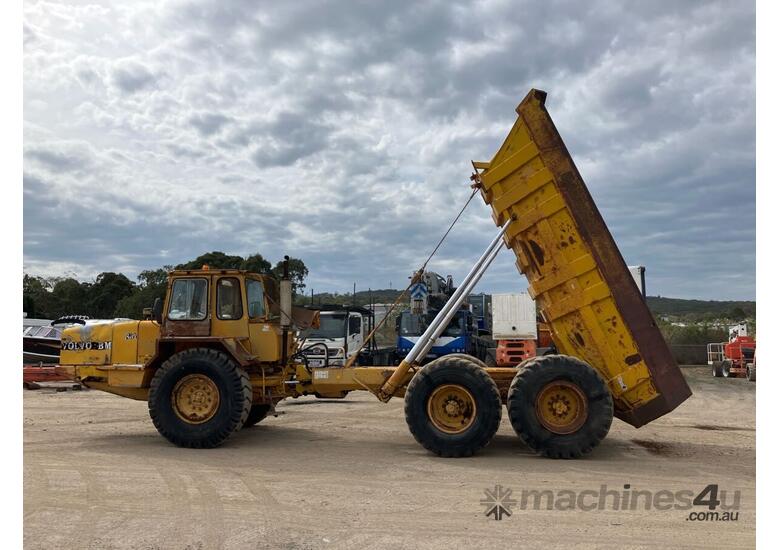 caption 1989 Volvo 861 Articulated Dump Truck