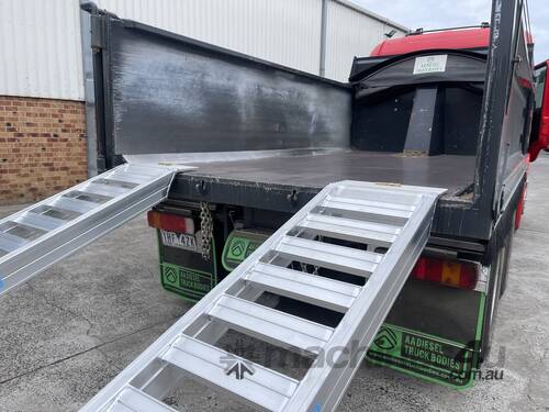 3.7m - 3Tonne  Heavy Duty Rubber Track Machinery Loading Ramps