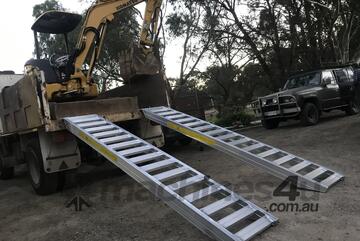 2.5m - 6Tonne Heavy Duty Rubber Track Machinery Loading Ramps
