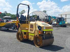 Caterpillar CB22 - picture0' - Click to enlarge