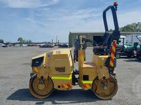 Caterpillar CB22 - picture2' - Click to enlarge