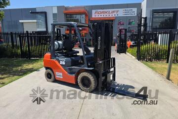 Toyota 2.5T Forklift Container Mast (Unit#:U890)