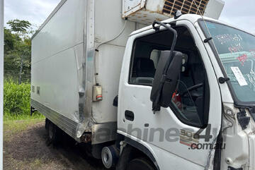 2005 Isuzu NPR 300 Refrigerated Pantech