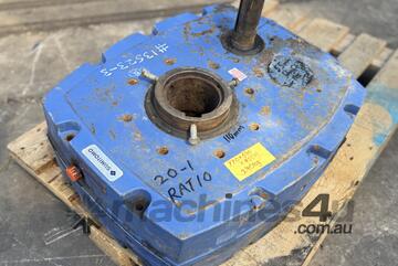 Sumitomo Cyclo Drive 20:1 Helical Shaft Mount HSM speed reducer H4315-20-e0000