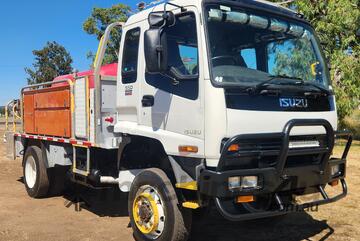 Isuzu FSS550 4x4 Single Cab Firetruck.