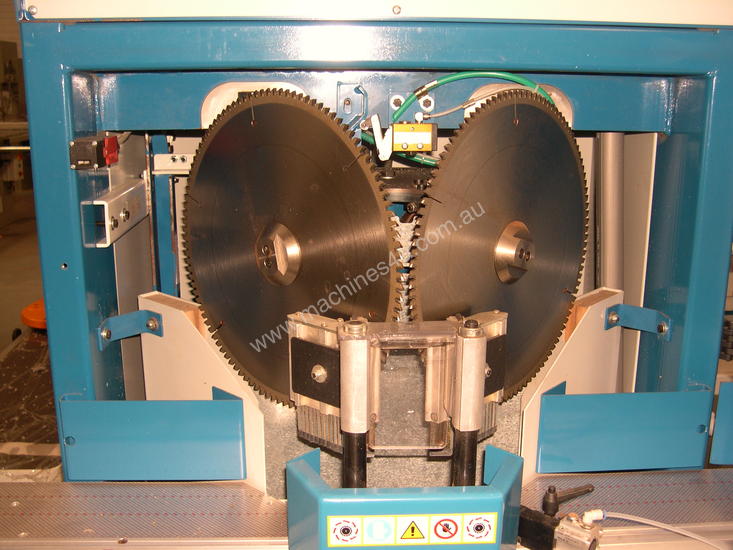 caption OMGA V235 TWIN MITRE PNEUMATIC OPERATED
