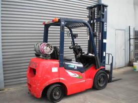 HELI FORKLIFT 2.5t - DUEL FUEL, 4.5M LIFT - picture0' - Click to enlarge