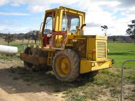Case W602 Vibrating Roller - picture0' - Click to enlarge