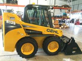 Gehl  Skid Steer Loader - picture0' - Click to enlarge