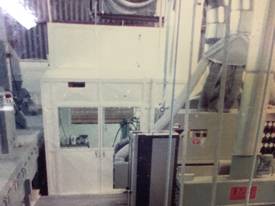 Coating Booth, dust and temperature controlled - picture0' - Click to enlarge