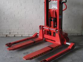 Manual Pallet Stacker - 90cm High 1000kg Capacity - picture0' - Click to enlarge