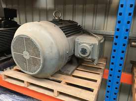 90 kw 120 hp 6 pole 415 v AC Electric Motor - picture0' - Click to enlarge