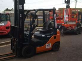TOYOTA FORKLIFT 6M LIFT 1.8 TON 32-8FG18 - picture1' - Click to enlarge