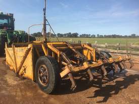 Laser bucket carry grader - picture1' - Click to enlarge