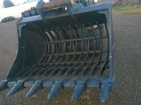 HITACHI 30 - 35 TON SIEVE BUCKET - picture0' - Click to enlarge