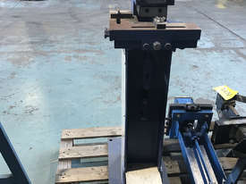 Sheet Metal Corner Notcher Capacity 1.5mm Metal x 80mm Pneumatic Operation - picture0' - Click to enlarge
