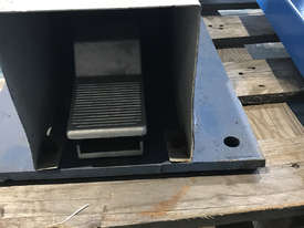 Sheet Metal Corner Notcher Capacity 1.5mm Metal x 80mm Pneumatic Operation - picture2' - Click to enlarge