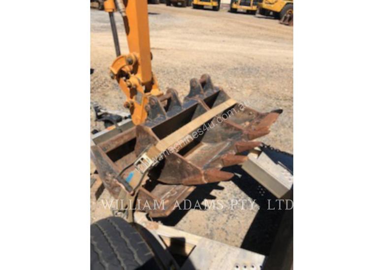 caption CASE/NEW HOLLAND CX17B Track Excavators