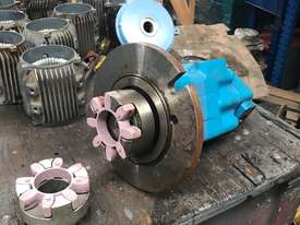 Eaton Hydraulics Double Vane Pump - picture2' - Click to enlarge