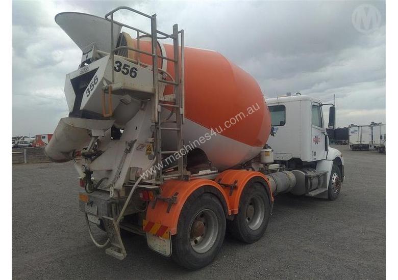 caption Freightliner Columbia